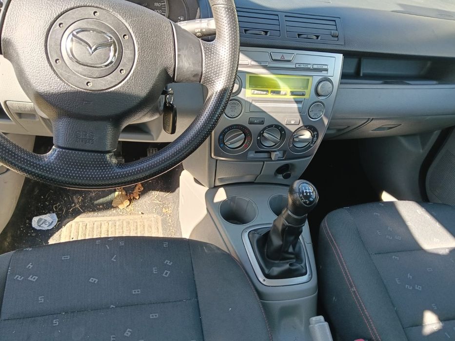 Vând Mazda 2 2005