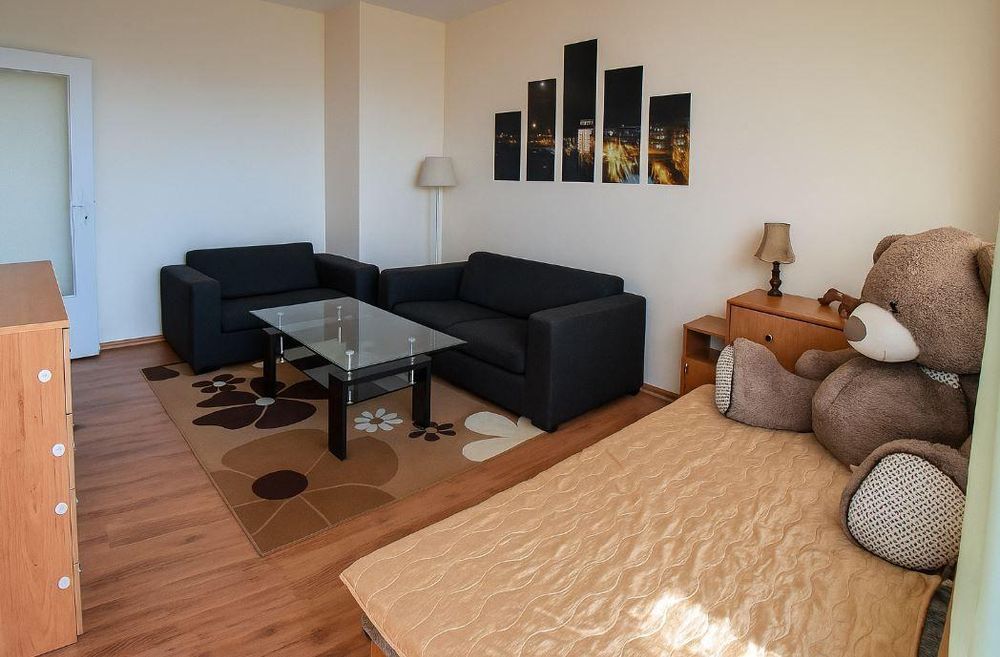 Дава се под наем Двустаен апартамент в Варна, ХЕИ - 45 кв.м за 375 € - Снимка #1