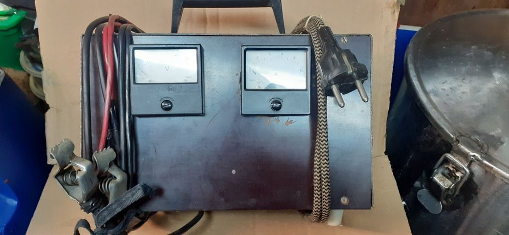 Два броя зарядно за акумулатор  -продадени и чисто нов Ел.двиг