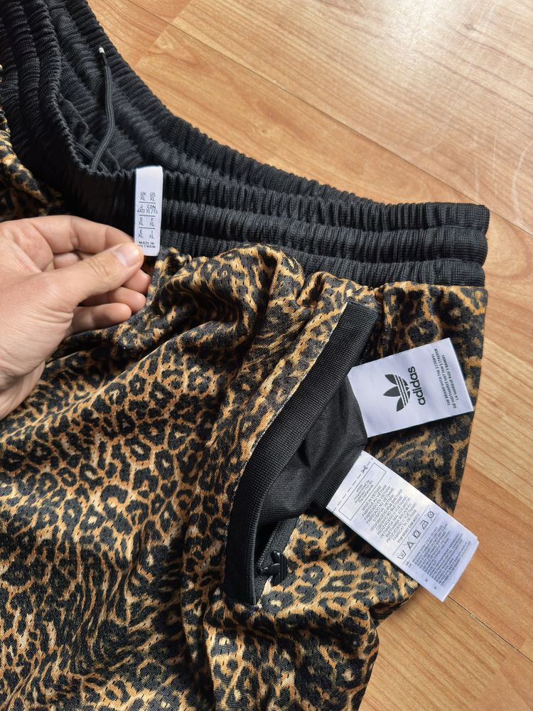 Shorts pantaloni scurti reversibili Adidas Originals Animal Print