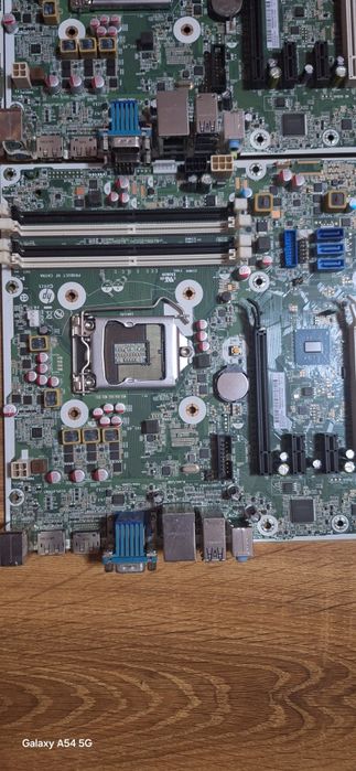 Placi de baza PC,Foxconn si una Lenovo