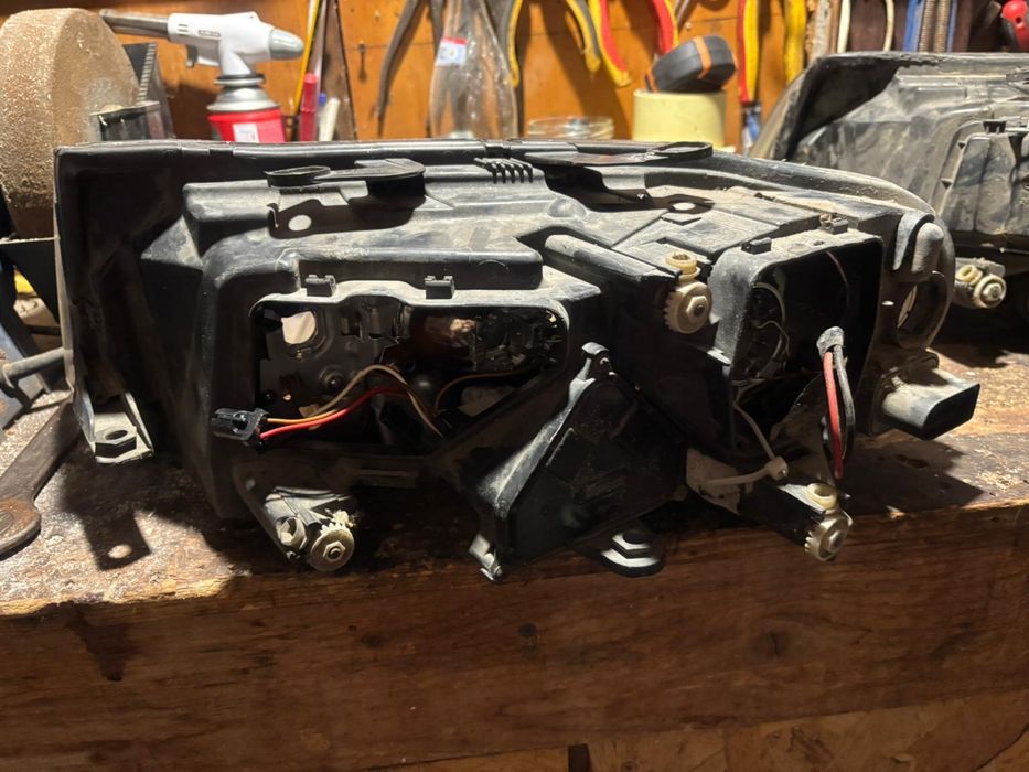 Vand Faruri Skoda Superb 2005