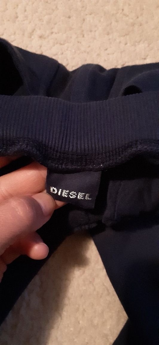 Vând pantaloni copii Diesel