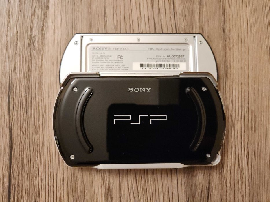 PlayStation Portabil (PSP) Go (N1001) - ca nou, modat, cu card de 8GB