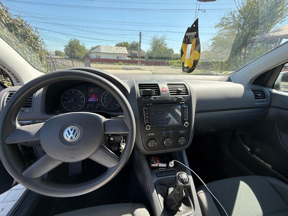 Volkswagen Golf 5 – 1.6 FSI / 115 CP – Manuală, 6 trepte – An 2004
