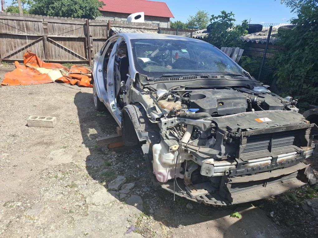 Ford mondeo mk5 pentru dezmembrat.