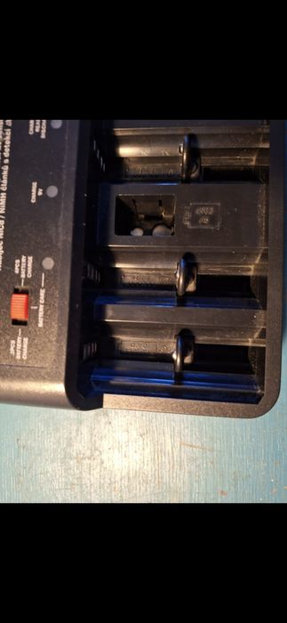 Incarcator de baterii NiCd si NiMh ptr toate tipurile de baterii