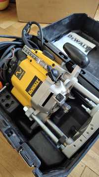 Оберфреза DeWALT DW625EK