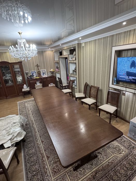 Продаю стол для гостинной