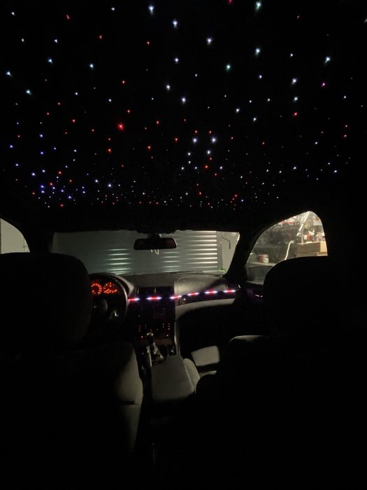 Montez plafon înstelat și lumini ambientale