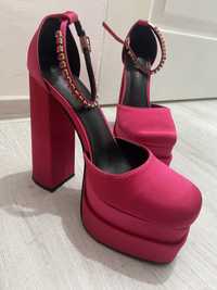 Pantofi cu toc roz fuctia