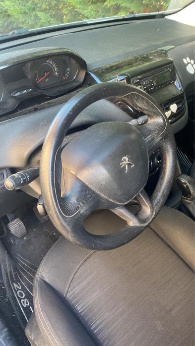 Vand Peugeot 208 ,1,4 desel