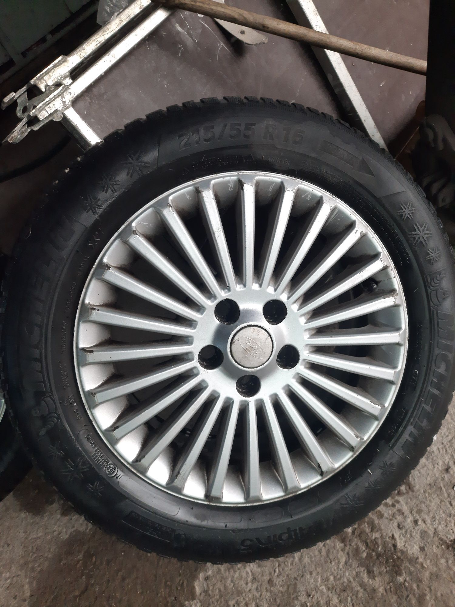 Roti originale Ford 215/55 R16 de iarna