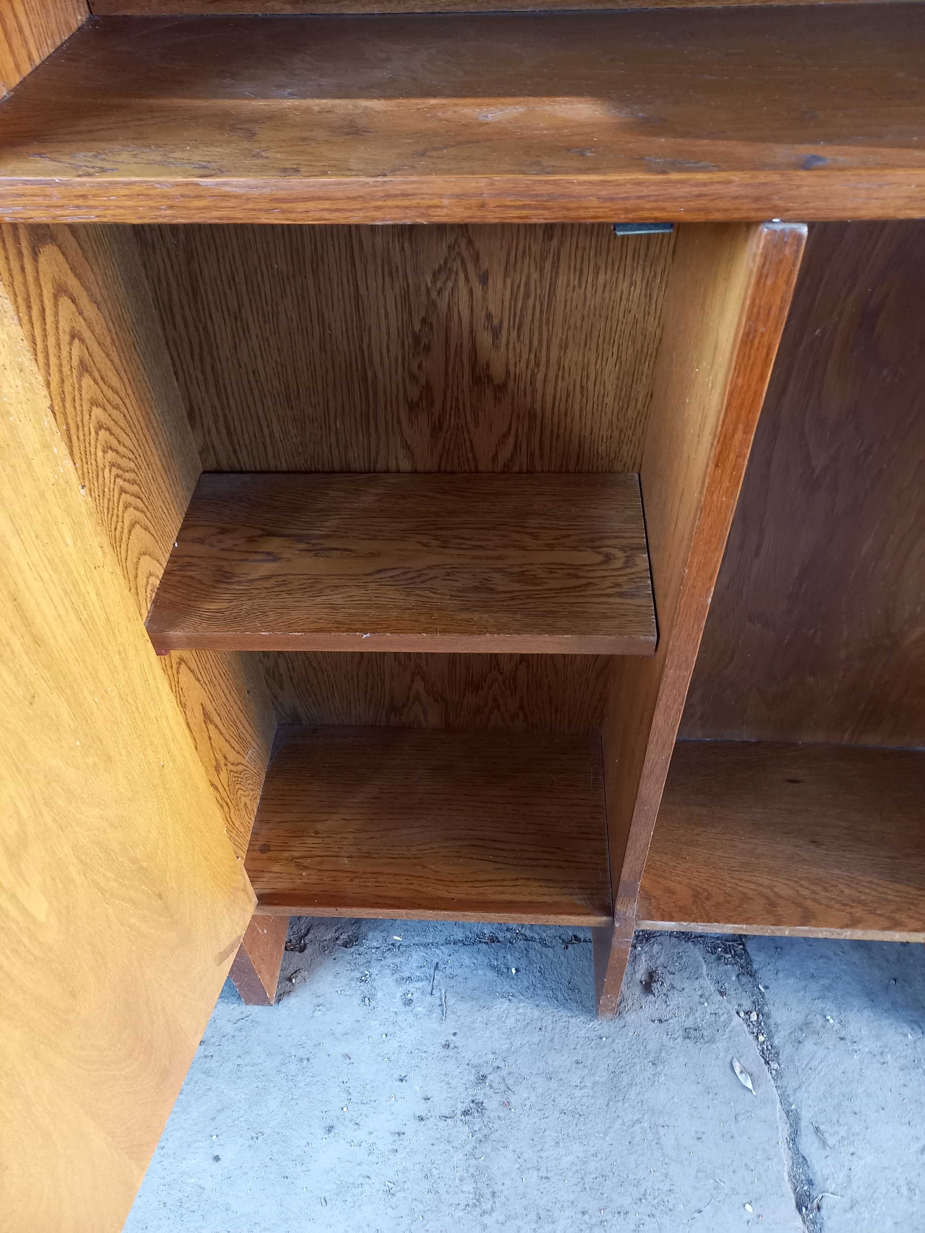 Vand minibar lemn complet, cu 3 scaune.