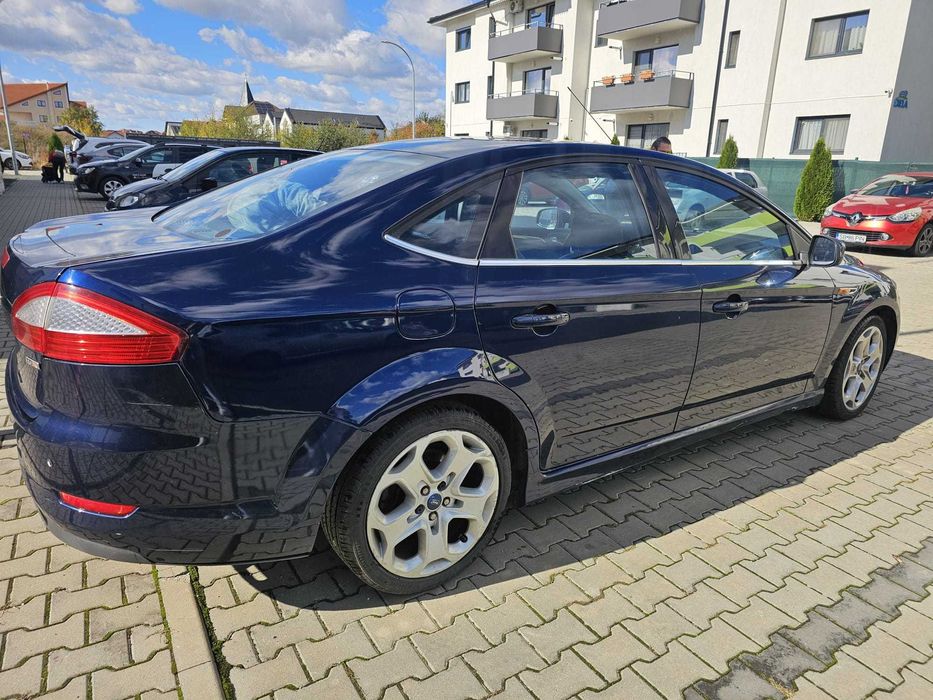 Ford Mondeo MK4 din 2010, sedan albastru, 140 CP, cu dotări full