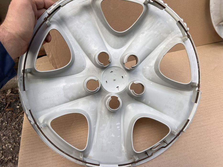 Оригинални тасове за Опел 16 цола Като чисто нови.