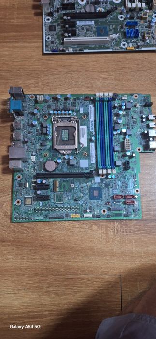 Placi de baza PC,Foxconn si una Lenovo