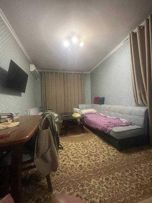 Продаю свою 1/5/5 Юнусабад 15 кв 42 м/к 2/6 балкон 99ю378ь4242
