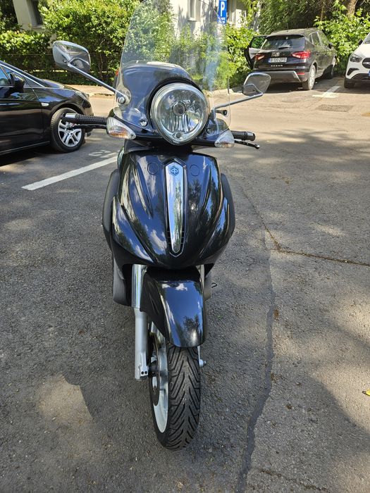 Vând Piaggio Beverly 500CC