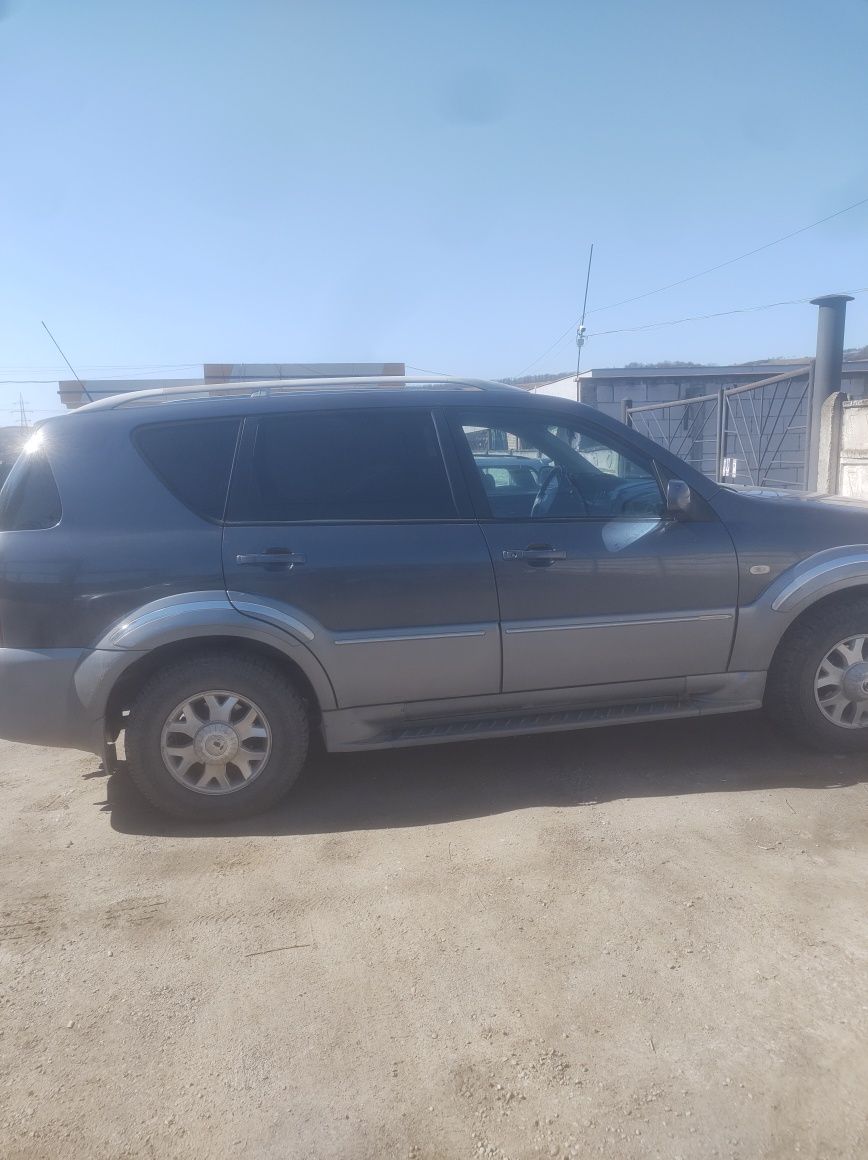 Vând Ssangyong Rexton