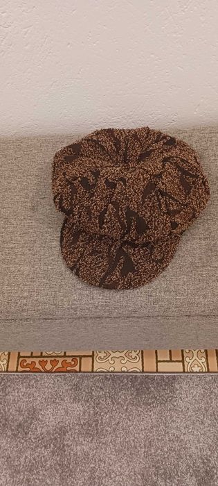 Дамска зимна шапка