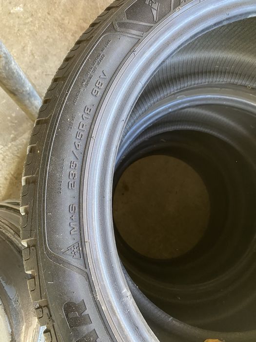 Anvelope iarna 235/45/18