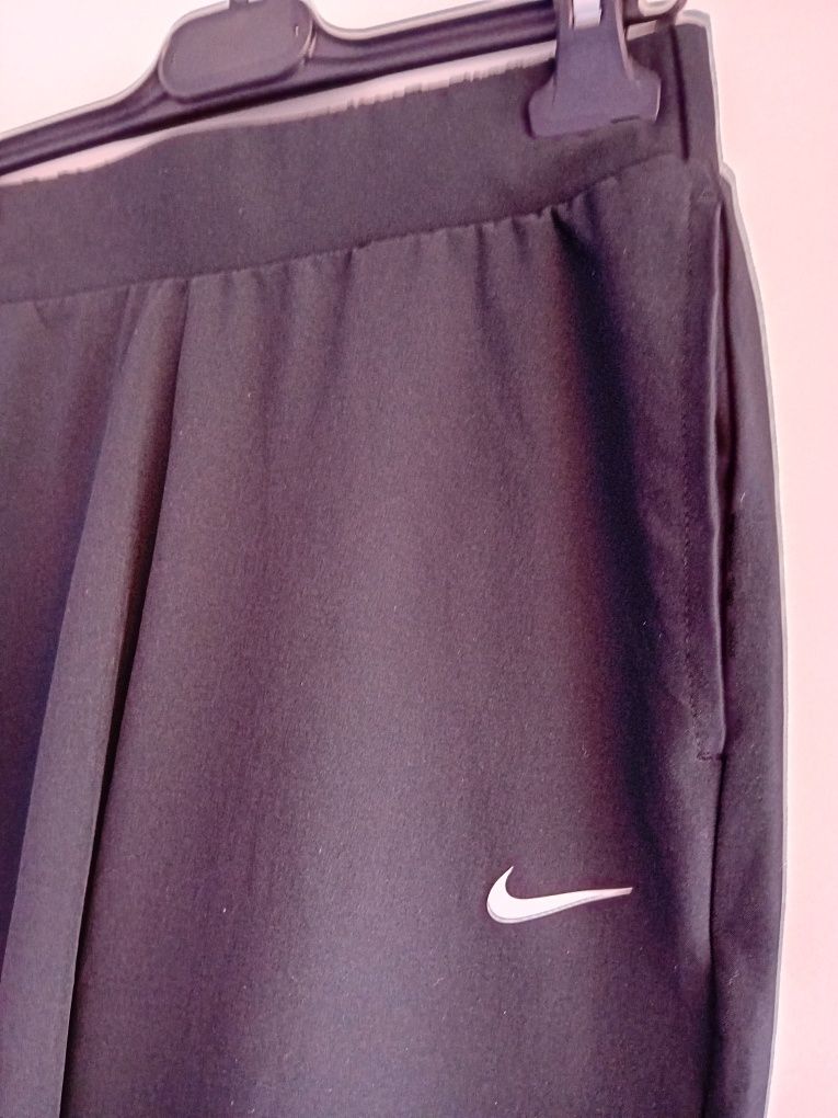 Черен, нов панталон"Nike"