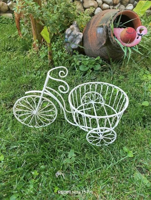 Метална поставка за кашпа