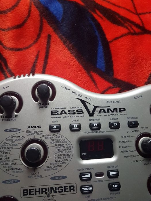 Procesor Chitara Bass Behringer V-amp