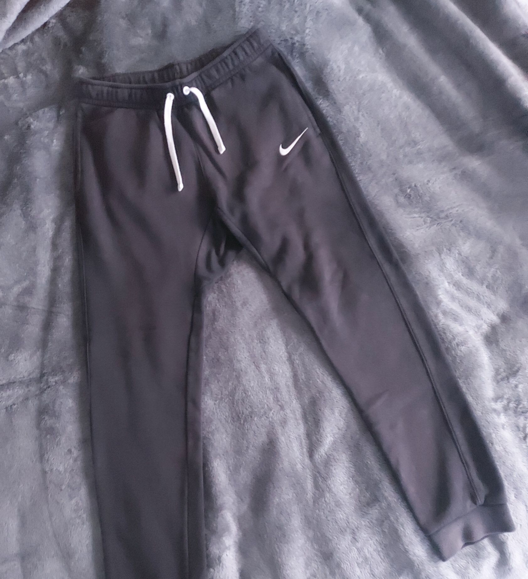 Pantaloni Nike negrii