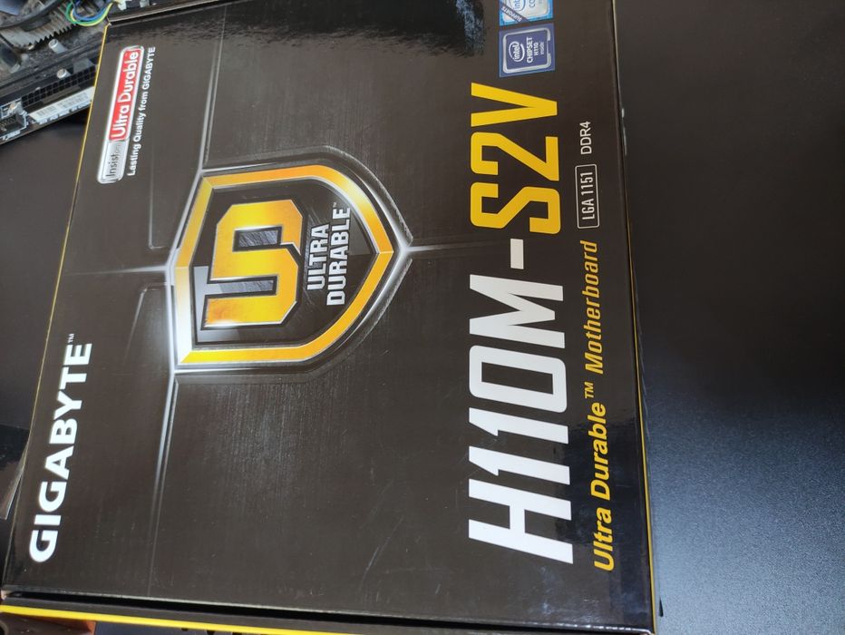 Продаю материнскую плату Gigabyte GA-H110M-S2V