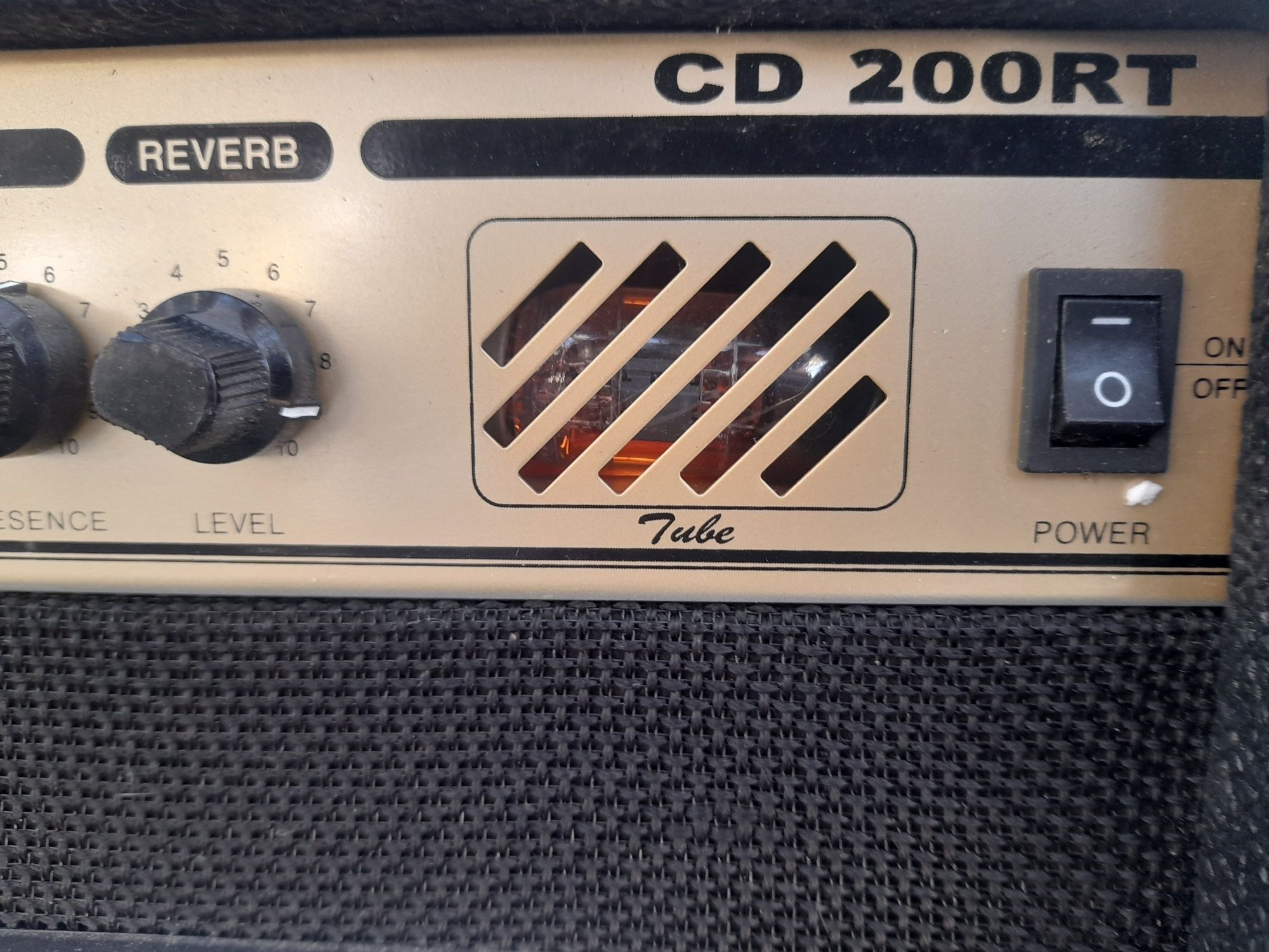 Drive CD 200RT amplificator chitara  hibrid lampa