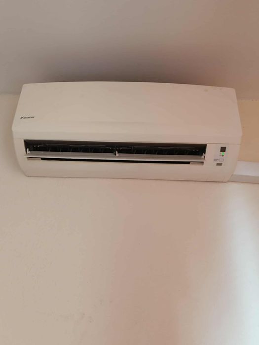Продавам климатик daikin FTXB35C2V1B