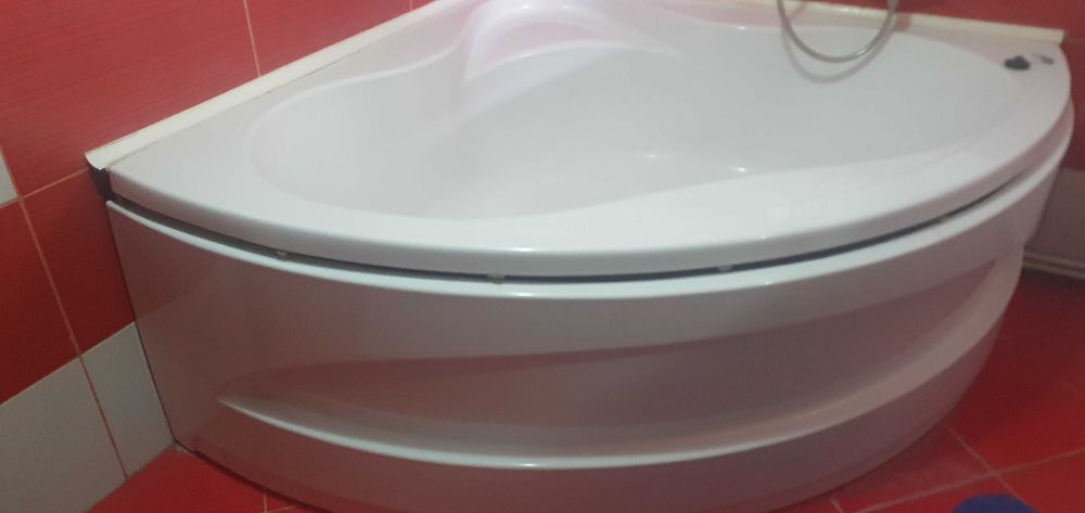 Cadã baie 140 / 140 ,,cadru metalic, mascã frontalã .Stare excelentã.