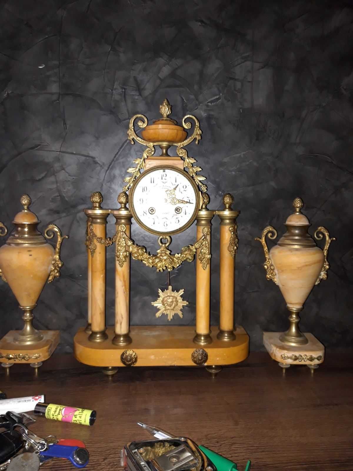 Много Красив  Френски Мраморен часовник началото на  19 век