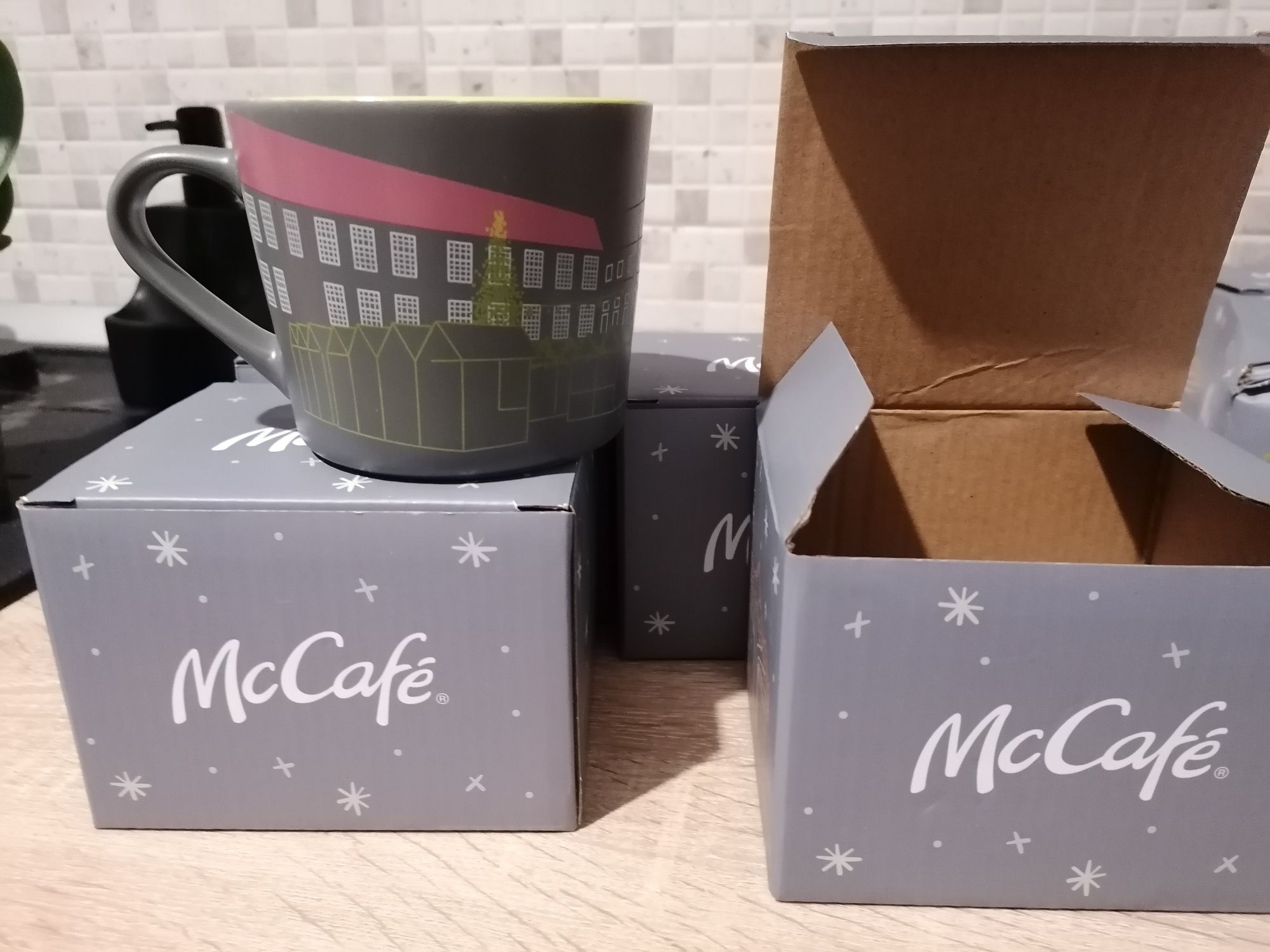 Vând 4 căni Mc Cafe sezon 2021