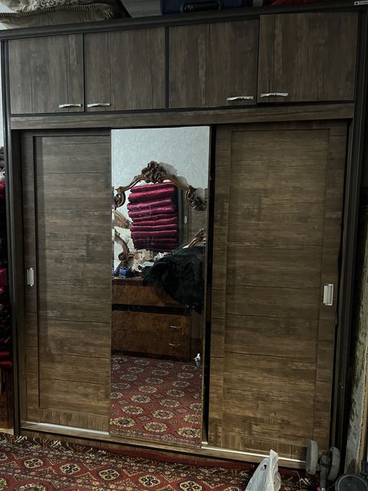 Shkaf sotiladi holati yangidek