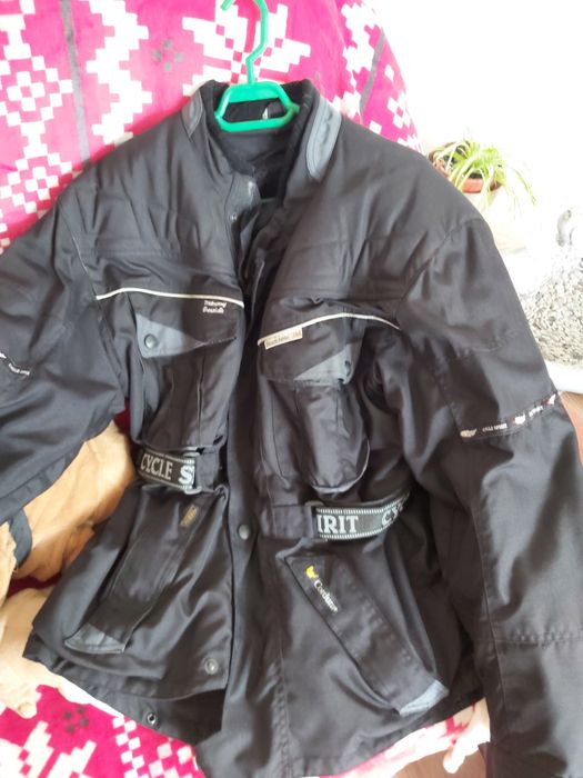 Costum moto de vanzare..