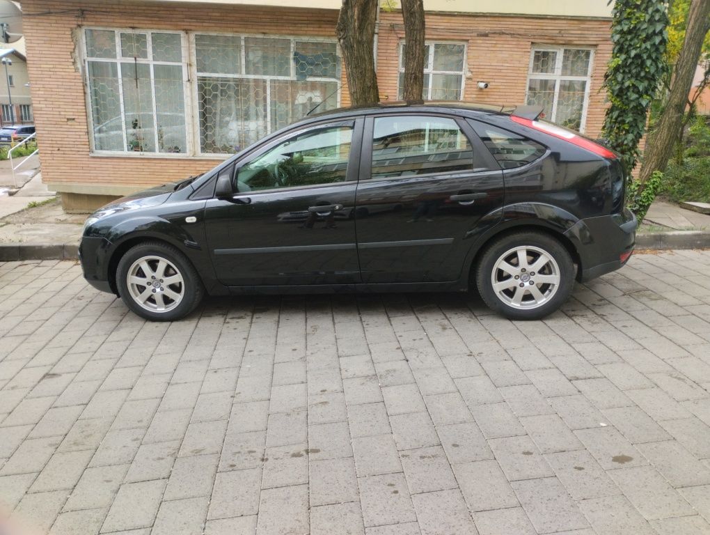 Ford focus 2.0diesel 
An fabricație 30.11.2005
Motorizare.2.0diesel 10