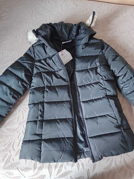Дамско зимно яке чисто ново. Причината е голямо.