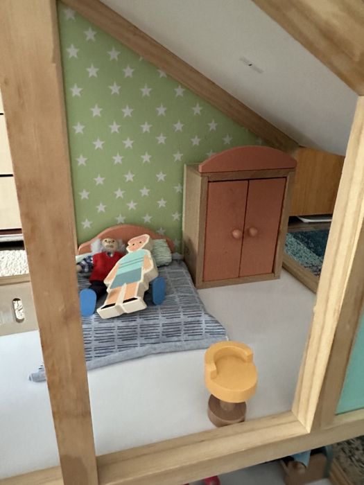 Casuta papusi din lemn +accesorii
