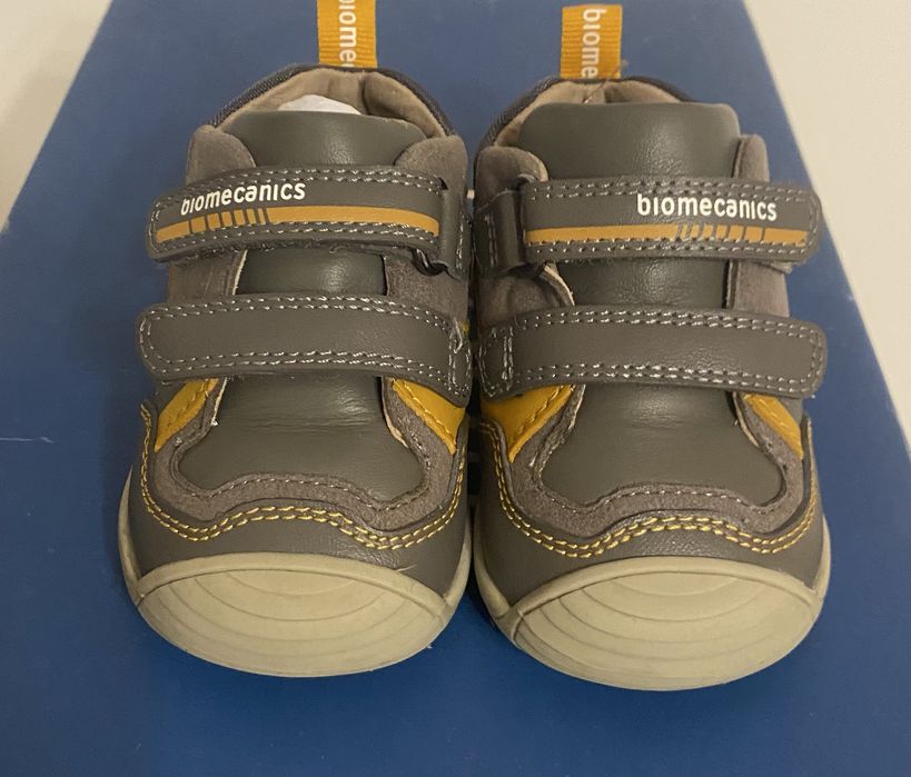 Adidași Biomecanics 19