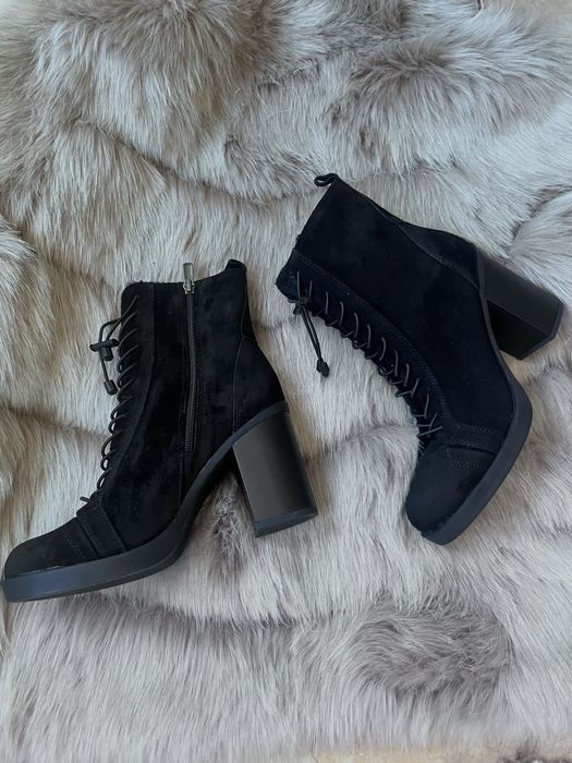 Зимни боти на ток от естествен велур
