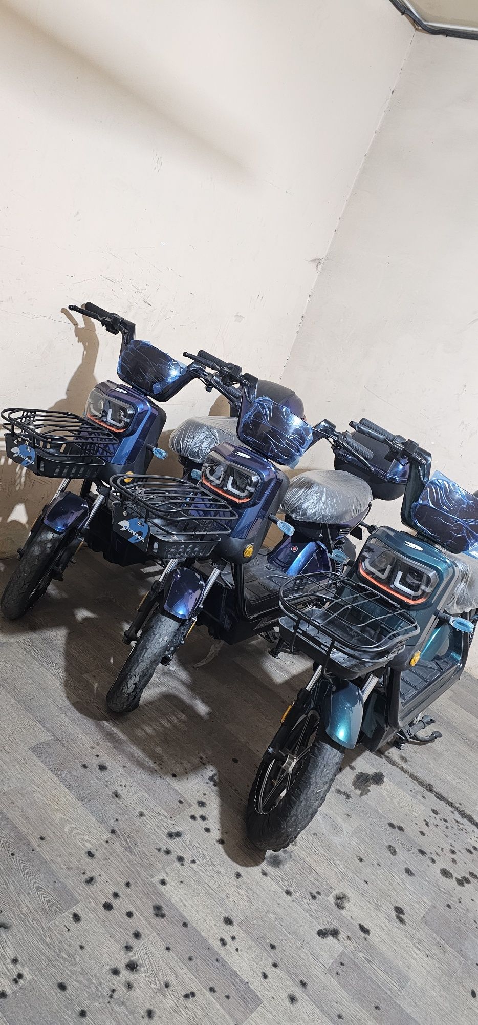 DRONGO 16 DM skuter