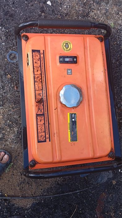 Продаю генератор б/у ручной, срочно и недорого