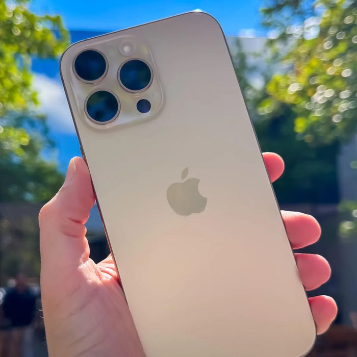 Iphone 16 Pro Max, 256 gb., Desert Titamium