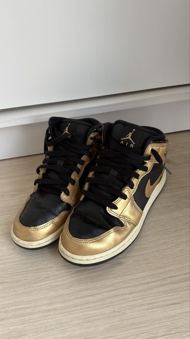 Air Jordan 1 Mid SE Metallic Gold Black 38,5EU