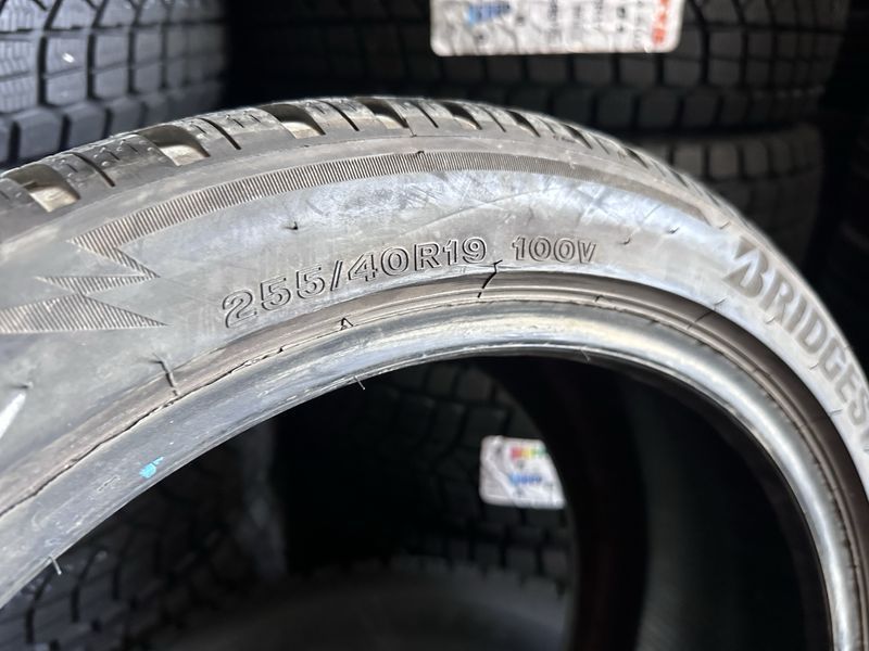 255/40/19 BRIDGESTONE 2бр