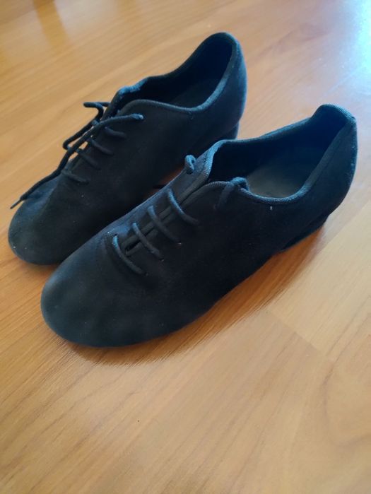 Pantofi pentru dansuri sportive