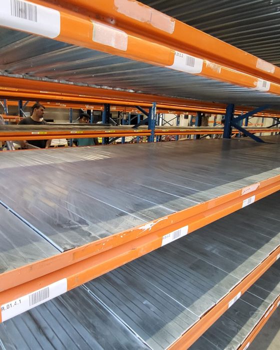 Rafturi metalice cu polite metalice